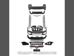 Volkswagen Golf 8 GTI noir brillant avec un ensemble de pièces détachées