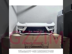 Le pare-chocs avant de la Tesla Model 3 en plastique noir / blanc